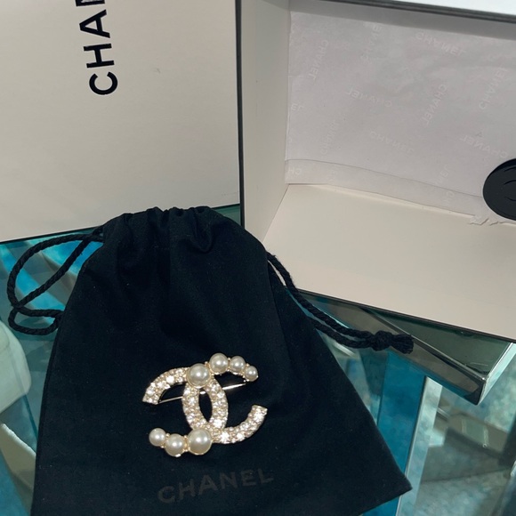 Chanel Crystal & Pearl Brooch - Picture 1 of 12